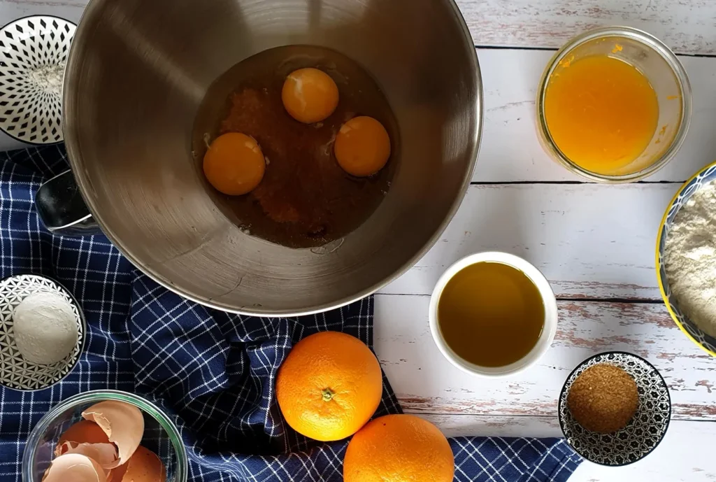 Easy Moist Orange Cake 27 melange oeufs sucre